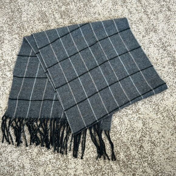 Geoffrey Beene Cashme’ Italian Scarf - Picture 1 of 5